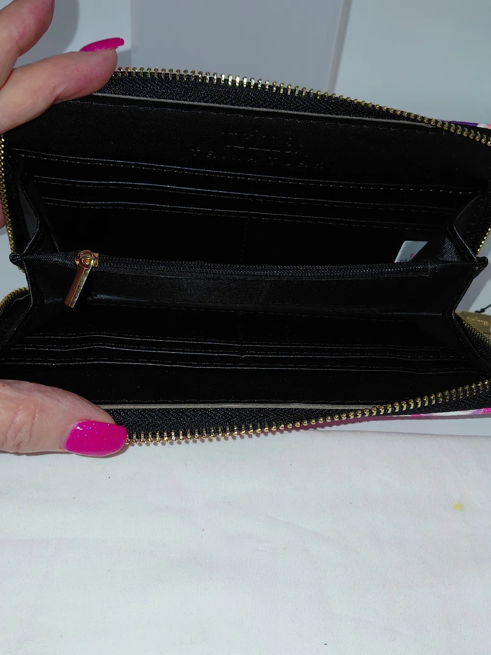 NIB Trina Turk Sea Anemone Large Zip-Around Wallet! Pink White Lavender Floral💕